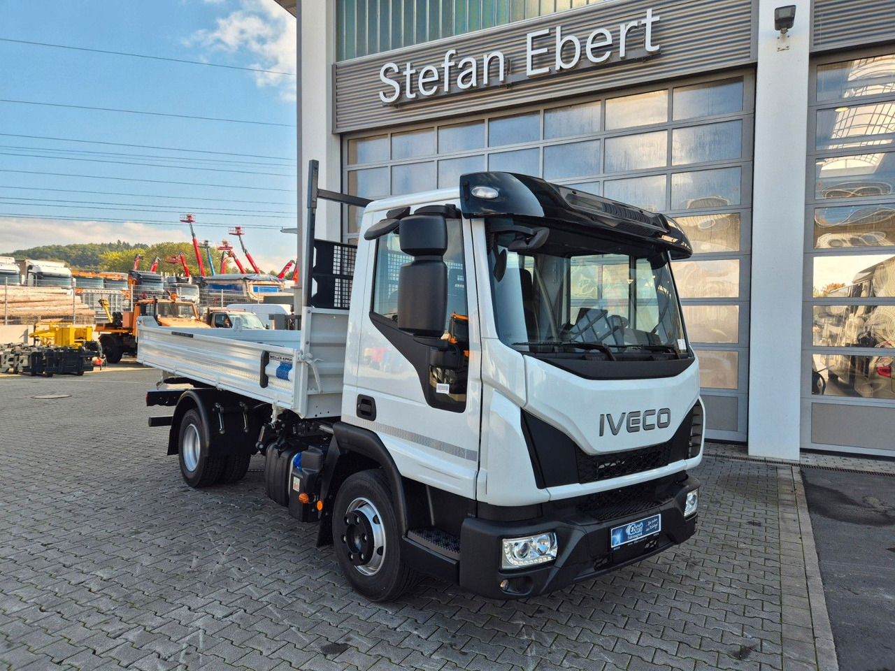 Iveco Eurocargo ML80E21 Meiller 2x AHK 3 Sitze - Kipper: das Bild 2 Iveco Eurocargo ML80E21 Meiller 2x AHK 3 Sitze - Kipper: das Bild 2