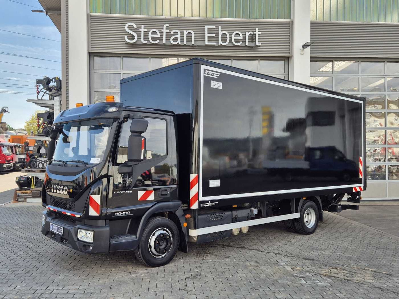Iveco Eurocargo ML80E21/P LBW Bär 1.500kg 2x AHK - Koffer Transporter: das Bild 2 Iveco Eurocargo ML80E21/P LBW Bär 1.500kg 2x AHK - Koffer Transporter: das Bild 2