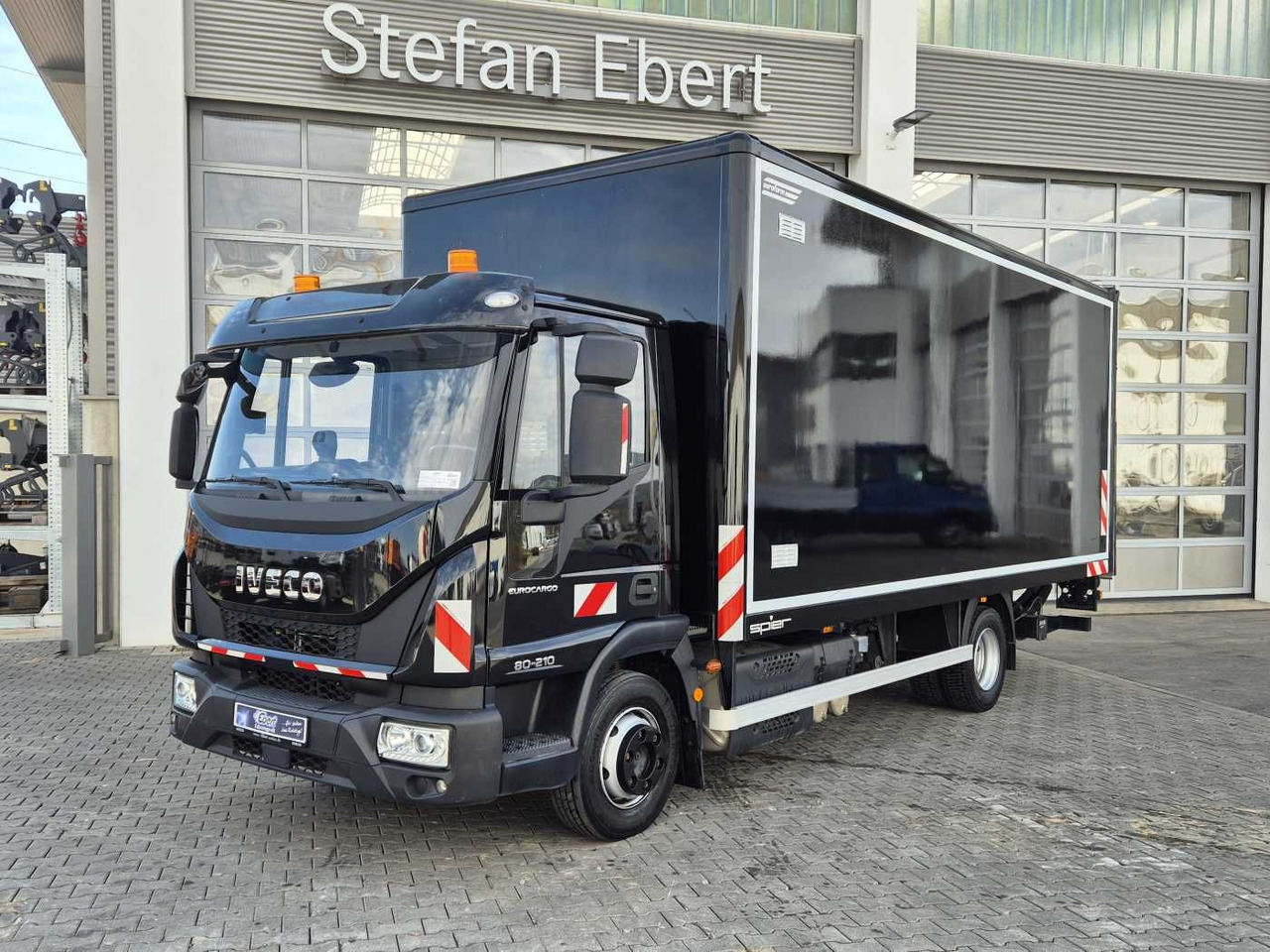 Iveco Eurocargo ML80E21/P LBW Bär 1.500kg 2x AHK - Koffer Transporter: das Bild 1 Iveco Eurocargo ML80E21/P LBW Bär 1.500kg 2x AHK - Koffer Transporter: das Bild 1