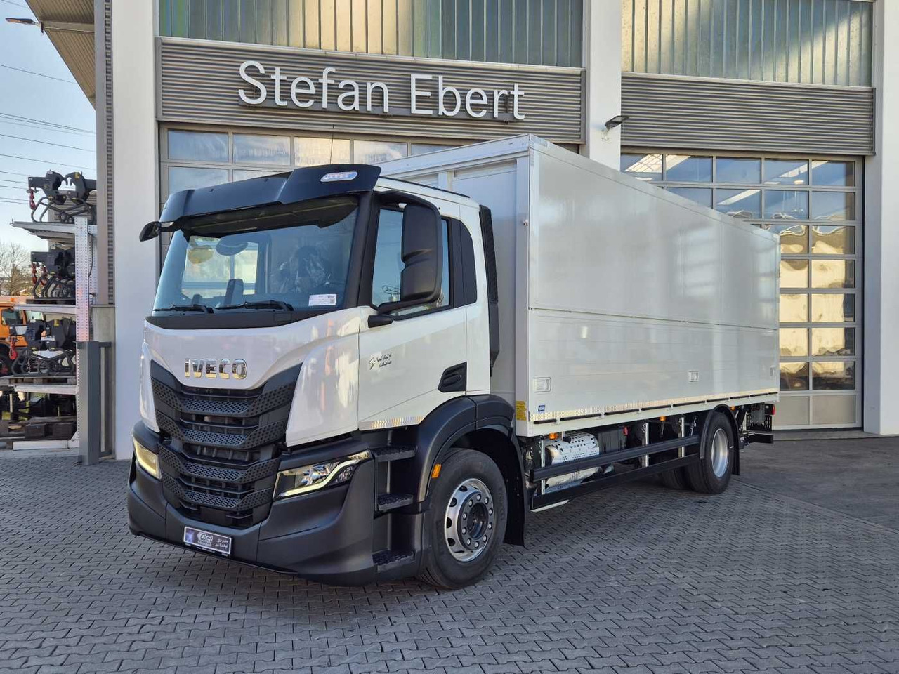 Iveco S-Way AD190S40/FP Böse Schwenkwand LBW 2x AHK - Getränkeaufbau LKW: das Bild 1 Iveco S-Way AD190S40/FP Böse Schwenkwand LBW 2x AHK - Getränkeaufbau LKW: das Bild 1