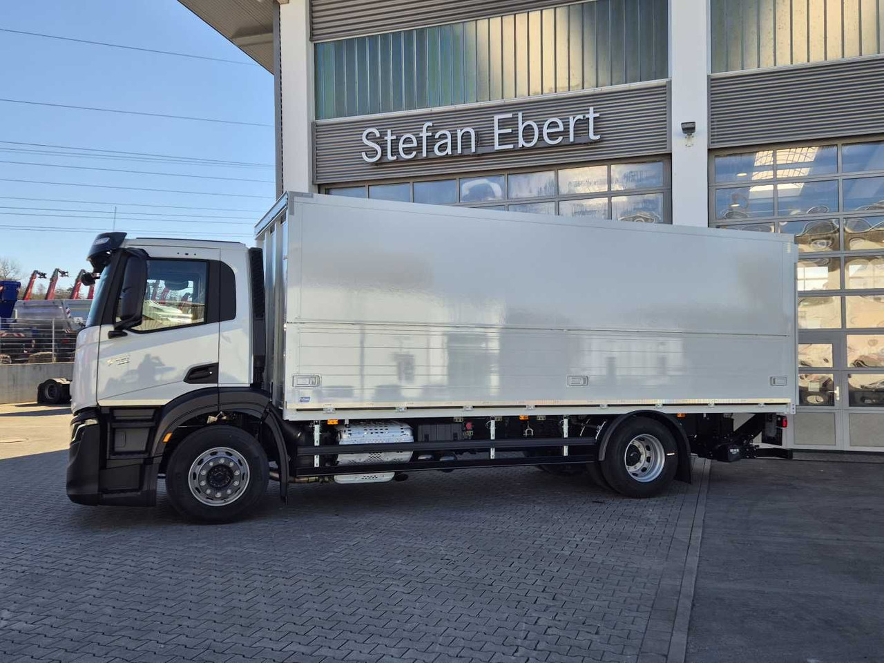 Iveco S-Way AD190S40/FP Böse Schwenkwand LBW 2x AHK - Getränkeaufbau LKW: das Bild 3 Iveco S-Way AD190S40/FP Böse Schwenkwand LBW 2x AHK - Getränkeaufbau LKW: das Bild 3