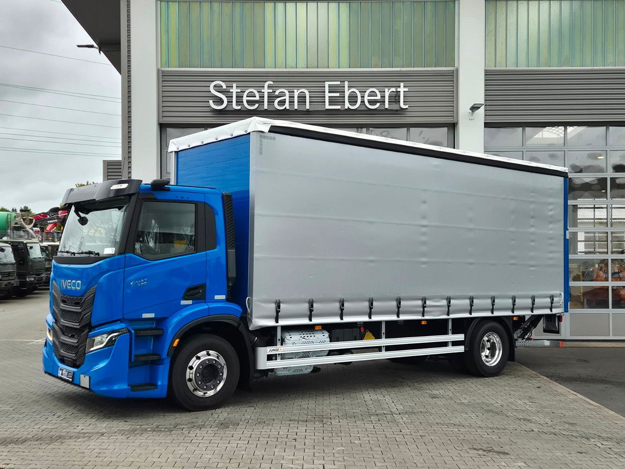 Iveco S-Way AD190S40/P Curtainsider *MirrorCam*LBW* - Plane LKW: das Bild 4 Iveco S-Way AD190S40/P Curtainsider *MirrorCam*LBW* - Plane LKW: das Bild 4