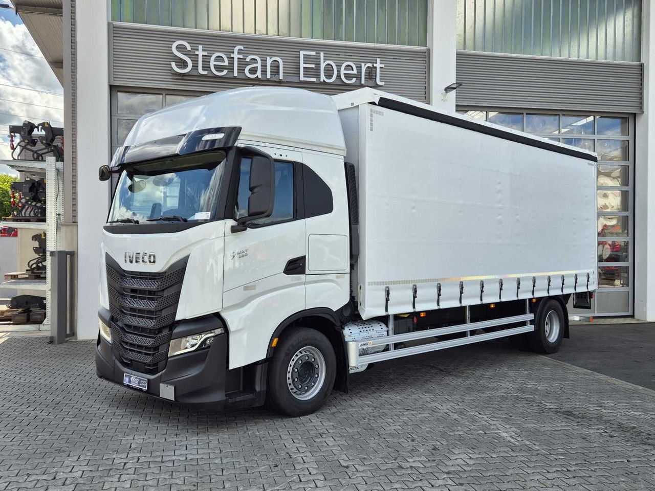 Iveco S-Way AS190S42/P Schiebeplanen LBW 2.000kg AHK - Plane LKW: das Bild 1 Iveco S-Way AS190S42/P Schiebeplanen LBW 2.000kg AHK - Plane LKW: das Bild 1