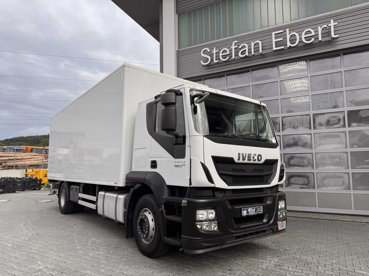 Iveco Stralis AT190S42/FP-D 4x2 Koffer+LBW faltbar AHK - Koffer LKW: das Bild 3 Iveco Stralis AT190S42/FP-D 4x2 Koffer+LBW faltbar AHK - Koffer LKW: das Bild 3