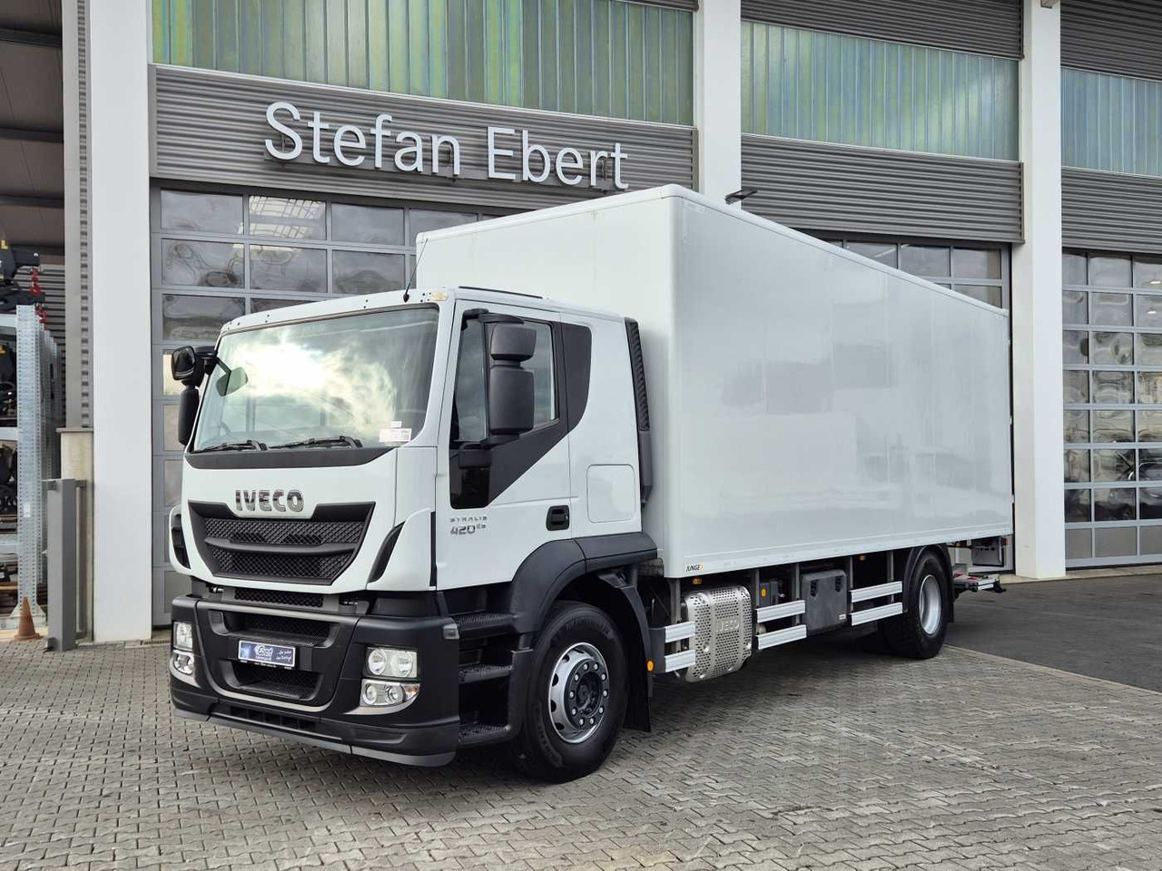 Iveco Stralis AT190S42 FP D HI-ROAD LBW faltbar EU6 - Koffer LKW: das Bild 1 Iveco Stralis AT190S42 FP D HI-ROAD LBW faltbar EU6 - Koffer LKW: das Bild 1