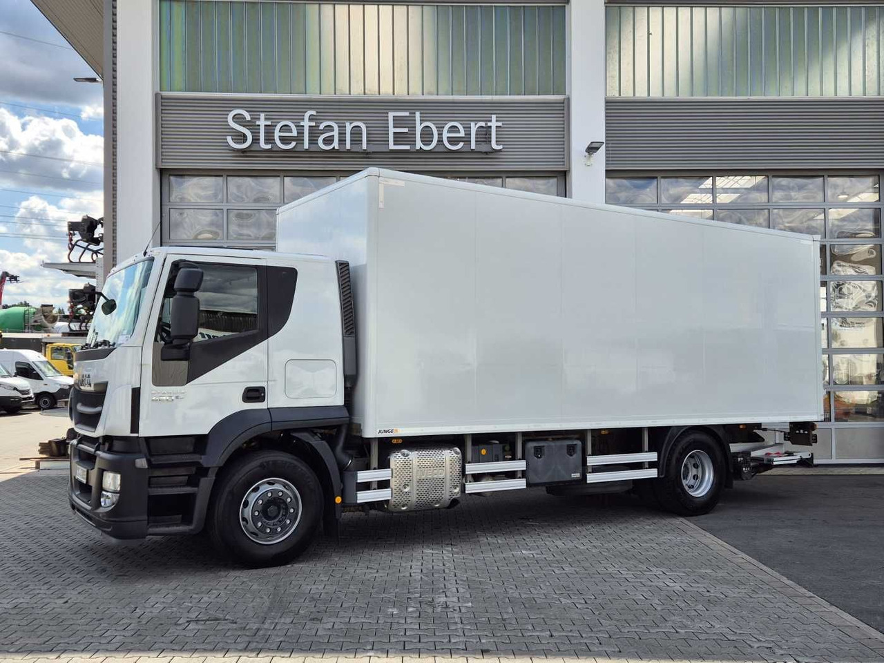 Iveco Stralis AT190S42/FP-D LBW Bär 1.500kg faltbar - Koffer LKW: das Bild 4 Iveco Stralis AT190S42/FP-D LBW Bär 1.500kg faltbar - Koffer LKW: das Bild 4