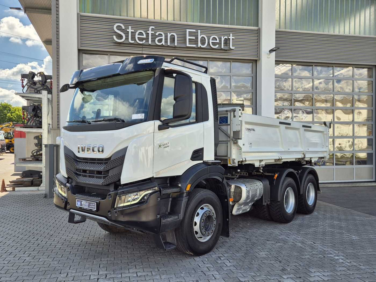 Iveco X-Way AD300X48Z HR 6x4 Intarder Bordmatic Kamera - Kipper: das Bild 2 Iveco X-Way AD300X48Z HR 6x4 Intarder Bordmatic Kamera - Kipper: das Bild 2