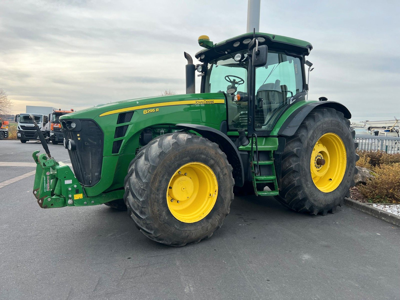 Traktor John Deere 8295 R / kein AdBlue / Rückfahreinrichtung: das Bild 8