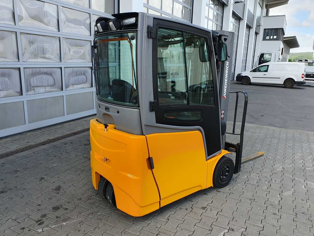 Jungheinrich EFG 215 / Triplex: 4.25m! / SS / 2.472h! / 2020 - Elektrostapler: das Bild 4 Jungheinrich EFG 215 / Triplex: 4.25m! / SS / 2.472h! / 2020 - Elektrostapler: das Bild 4