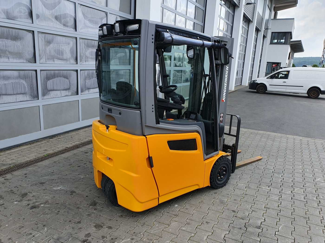 Jungheinrich EFG 215 / Triplex: 4.25m! / SS / nur 1.368h! - Elektrostapler: das Bild 4 Jungheinrich EFG 215 / Triplex: 4.25m! / SS / nur 1.368h! - Elektrostapler: das Bild 4