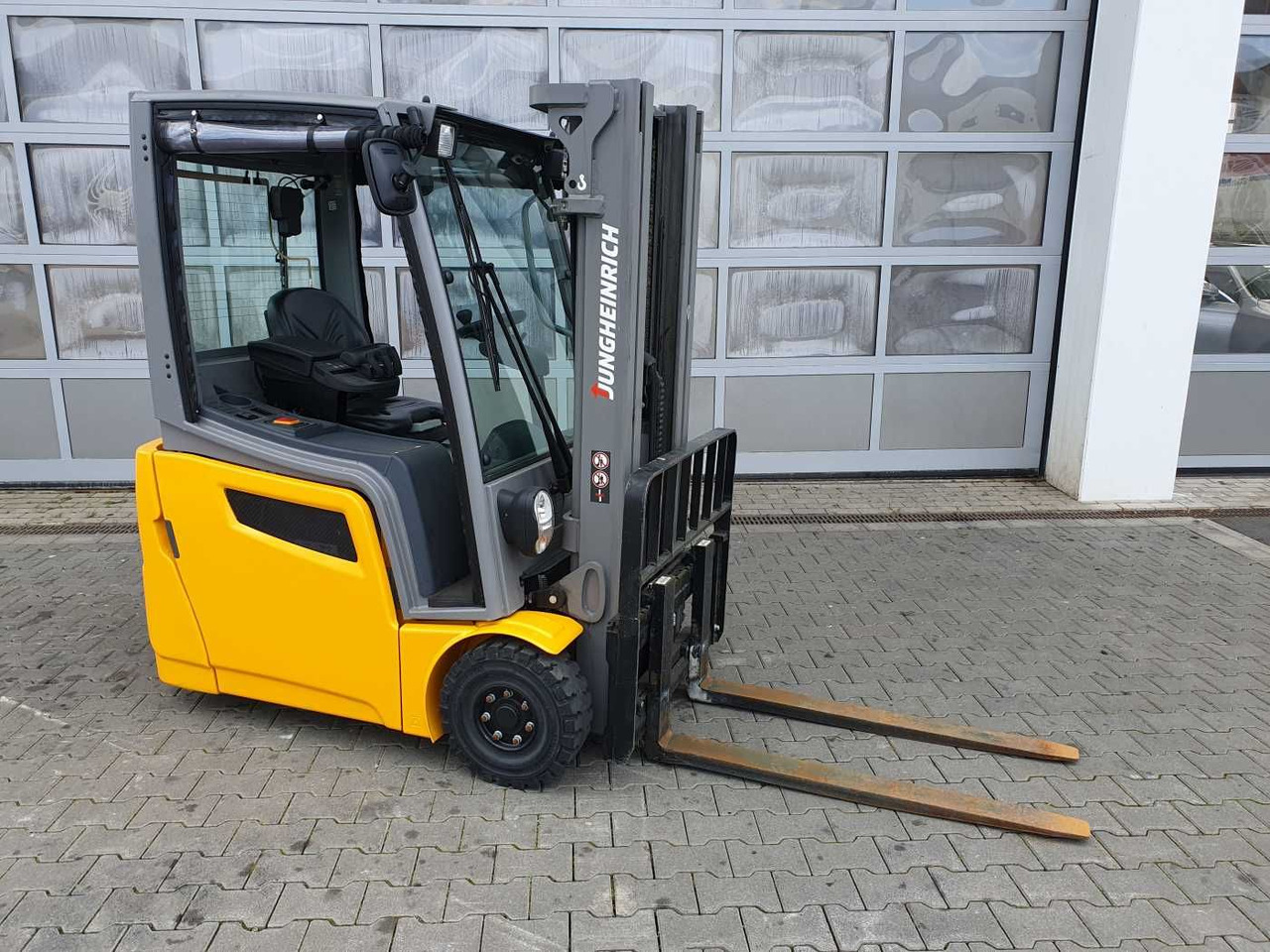 Jungheinrich EFG 215 / Triplex: 4.25m! / SS / nur 1.368h! - Elektrostapler: das Bild 2 Jungheinrich EFG 215 / Triplex: 4.25m! / SS / nur 1.368h! - Elektrostapler: das Bild 2