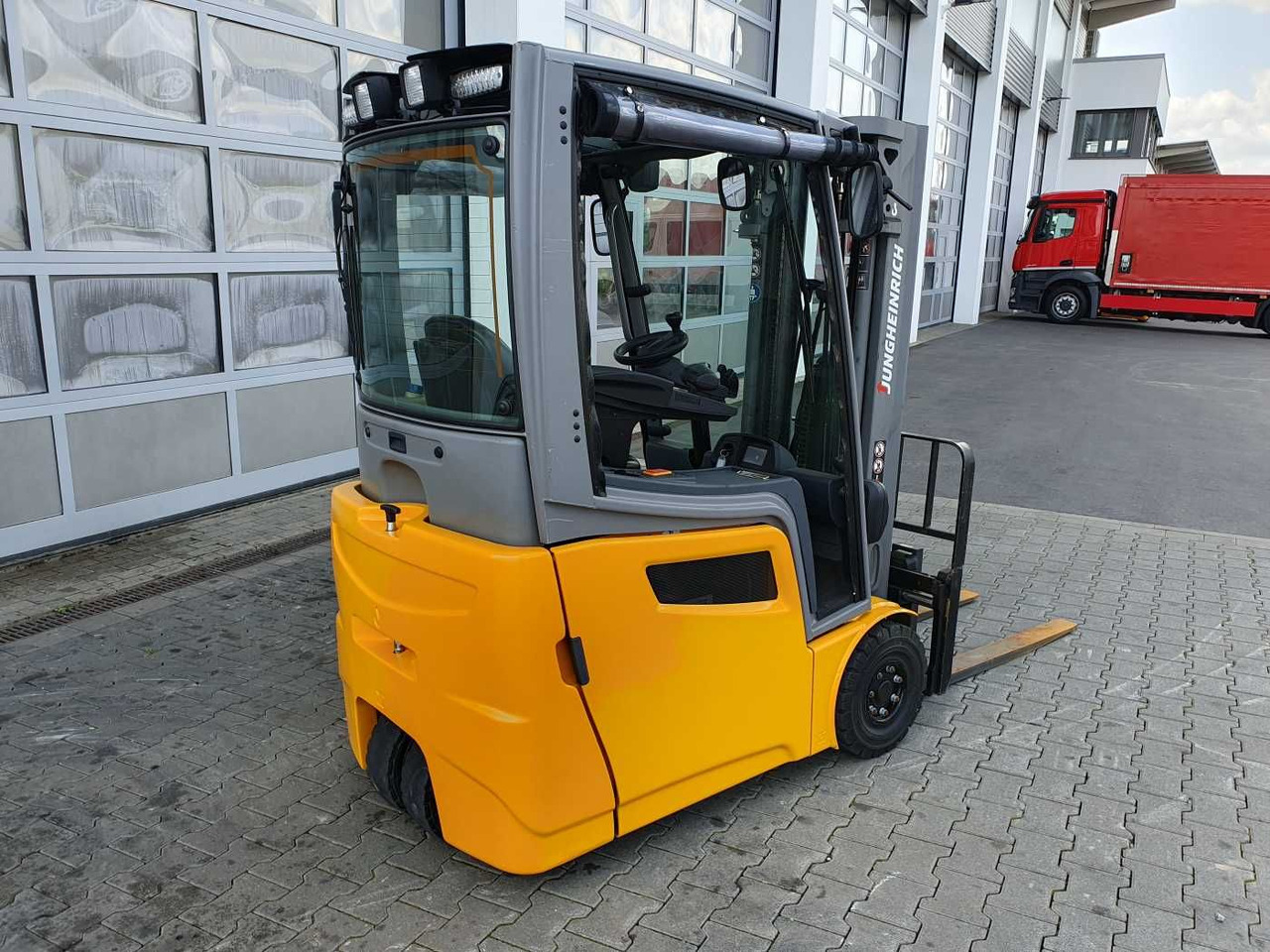 Jungheinrich EFG 215 / Triplex: 4.25m! / SS / nur 2.184h! - Elektrostapler: das Bild 4 Jungheinrich EFG 215 / Triplex: 4.25m! / SS / nur 2.184h! - Elektrostapler: das Bild 4