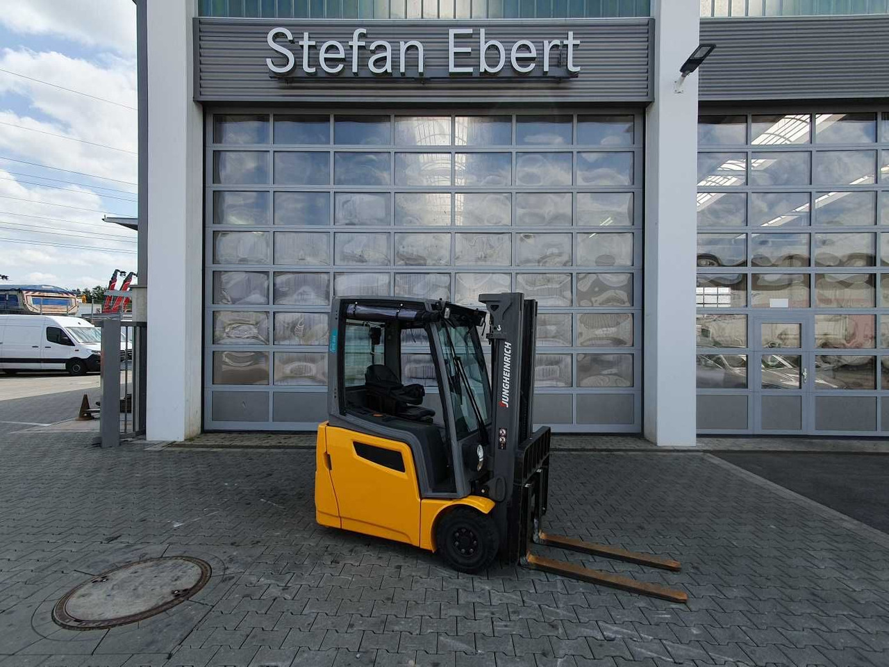 Jungheinrich EFG 215 / Triplex: 4.25m! / nur 3.439h! / 2022 - Elektrostapler: das Bild 1 Jungheinrich EFG 215 / Triplex: 4.25m! / nur 3.439h! / 2022 - Elektrostapler: das Bild 1