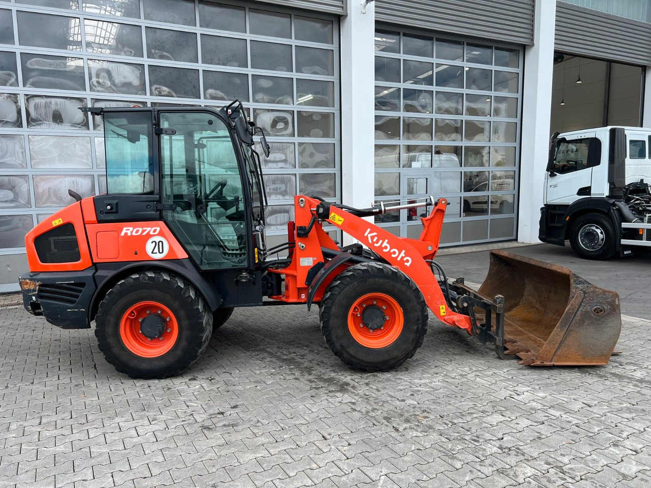 Kubota R070 / Gabel & Schaufel / nur 1.869h! - Radlader: das Bild 2 Kubota R070 / Gabel & Schaufel / nur 1.869h! - Radlader: das Bild 2