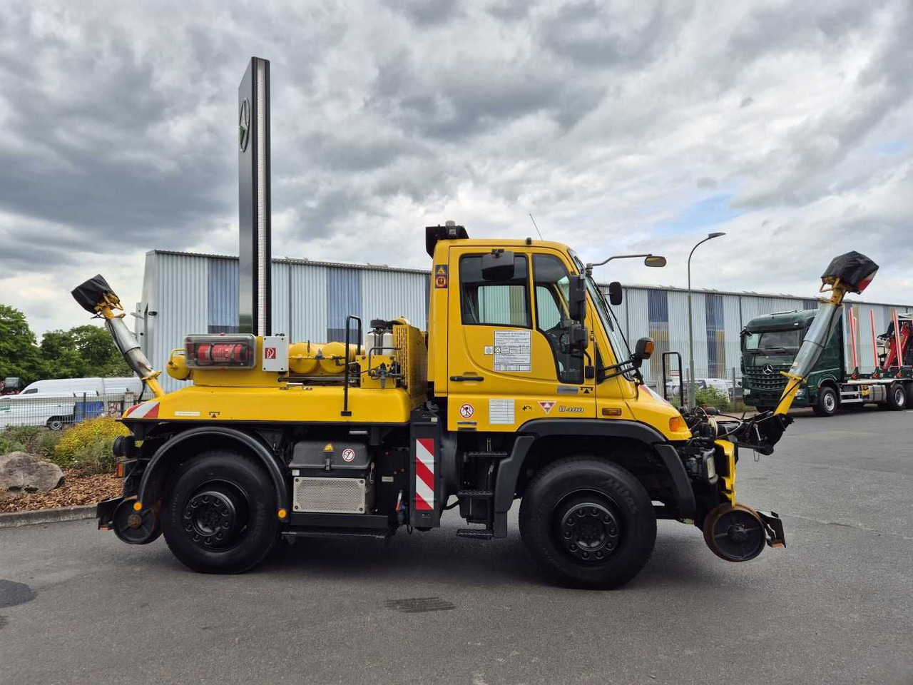 Mercedes-Benz Unimog U400 4x4 Zweiwege ZAGRO 800t/52 Achsen - LKW: das Bild 5 Mercedes-Benz Unimog U400 4x4 Zweiwege ZAGRO 800t/52 Achsen - LKW: das Bild 5