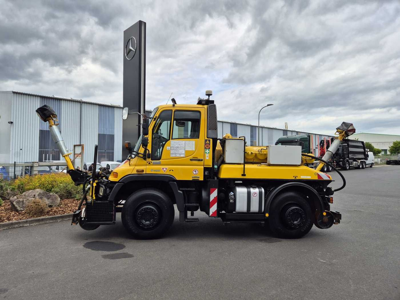 Mercedes-Benz Unimog U400 4x4 Zweiwege ZAGRO 800t/52 Achsen - LKW: das Bild 4 Mercedes-Benz Unimog U400 4x4 Zweiwege ZAGRO 800t/52 Achsen - LKW: das Bild 4