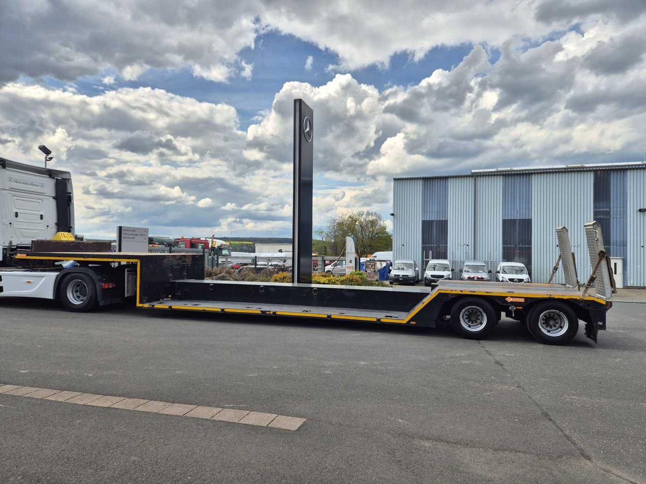 LinTrailers S2A 14 LSDN Teleskopierbar BPW-Achsen 57.000km - Tieflader Auflieger: das Bild 4 LinTrailers S2A 14 LSDN Teleskopierbar BPW-Achsen 57.000km - Tieflader Auflieger: das Bild 4