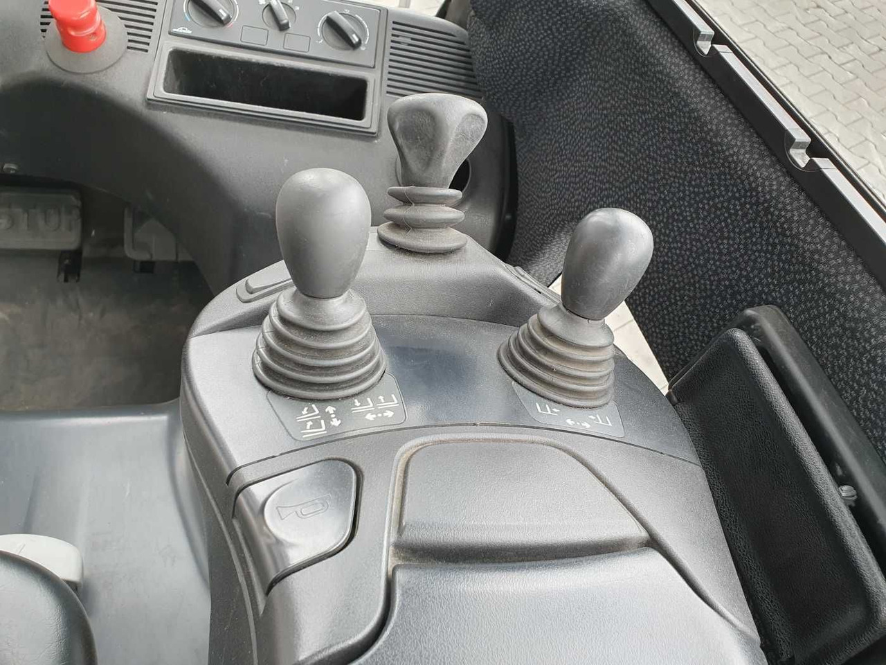 Elektrostapler Linde E14 - 02 / Triplex: 4.00m! / SS / nur 2.119h!: das Bild 12