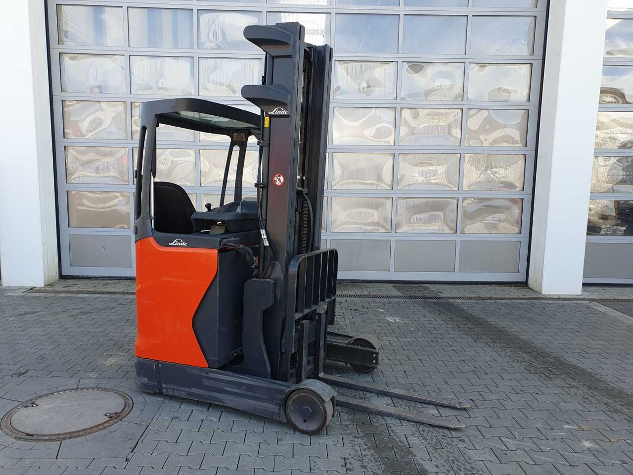 Linde R12B-01 / nur 2.394h! / Hubhöhe: 6m / 2015 - Schubmaststapler: das Bild 2 Linde R12B-01 / nur 2.394h! / Hubhöhe: 6m / 2015 - Schubmaststapler: das Bild 2
