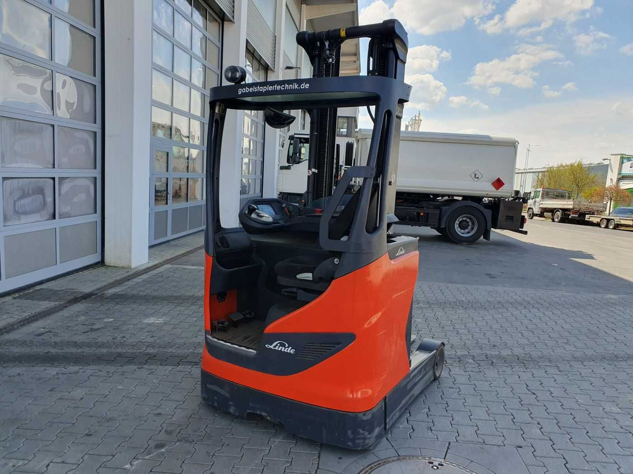 Linde R12B-01 / nur 2.394h! / Hubhöhe: 6m / 2015 - Schubmaststapler: das Bild 5 Linde R12B-01 / nur 2.394h! / Hubhöhe: 6m / 2015 - Schubmaststapler: das Bild 5