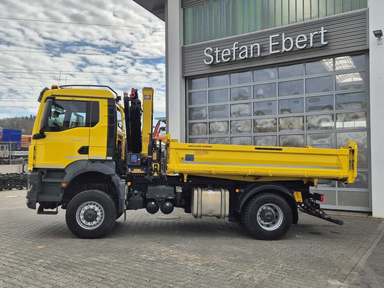 MAN TGS 18.430 4x4 BL Kran HMF 1130K-RCS Funk AHK - Kipper: das Bild 4 MAN TGS 18.430 4x4 BL Kran HMF 1130K-RCS Funk AHK - Kipper: das Bild 4