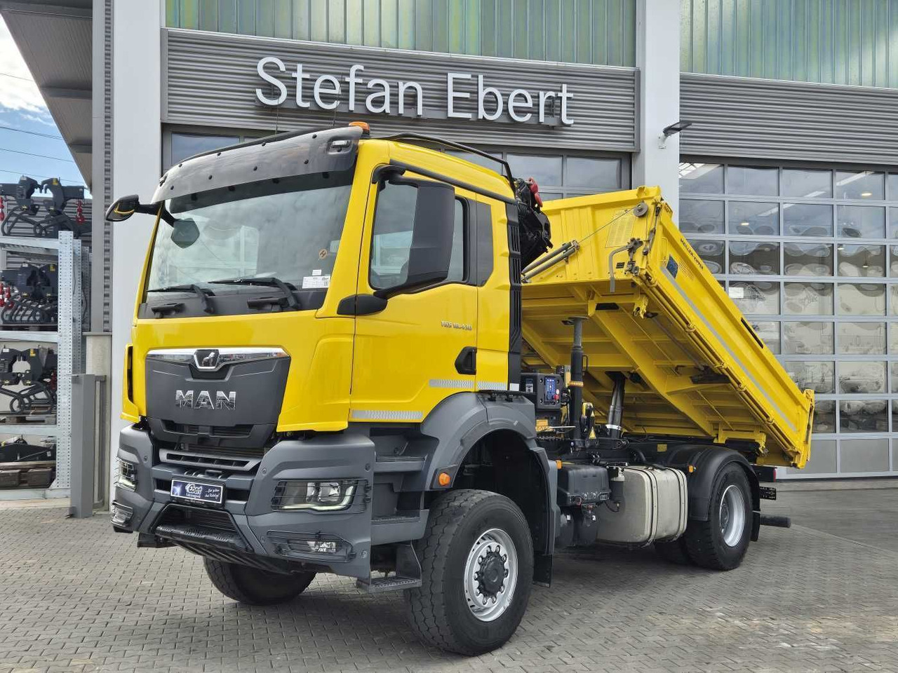 MAN TGS 18.430 4x4 BL Kran HMF 1130K-RCS Funk AHK - Autokran: das Bild 2 MAN TGS 18.430 4x4 BL Kran HMF 1130K-RCS Funk AHK - Autokran: das Bild 2