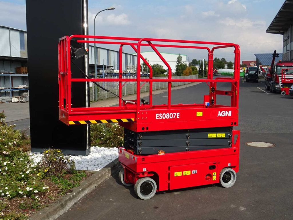 Magni ES0807E Scherenbühne // 7.8m Arbeitshöhe - Scherenbühne: das Bild 3 Magni ES0807E Scherenbühne // 7.8m Arbeitshöhe - Scherenbühne: das Bild 3