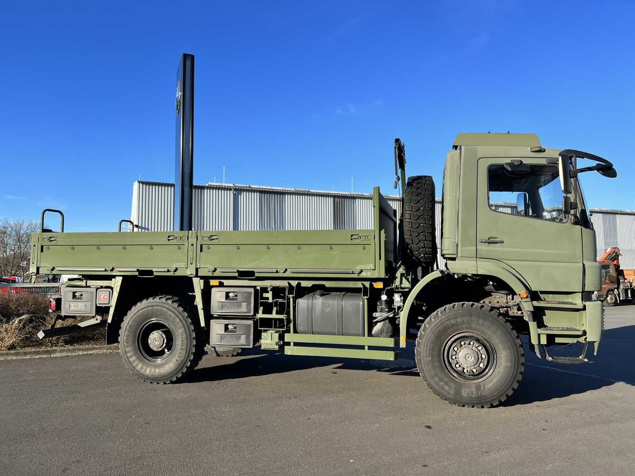Mercedes-Benz Axor 1829 A 4x4 Pritsche - Pritsche LKW: das Bild 5 Mercedes-Benz Axor 1829 A 4x4 Pritsche - Pritsche LKW: das Bild 5