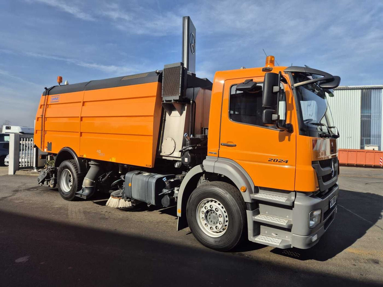 Mercedes-Benz Axor 2024 L Schmidt Airportsweeper AS 990 - Kehrmaschine: das Bild 2 Mercedes-Benz Axor 2024 L Schmidt Airportsweeper AS 990 - Kehrmaschine: das Bild 2