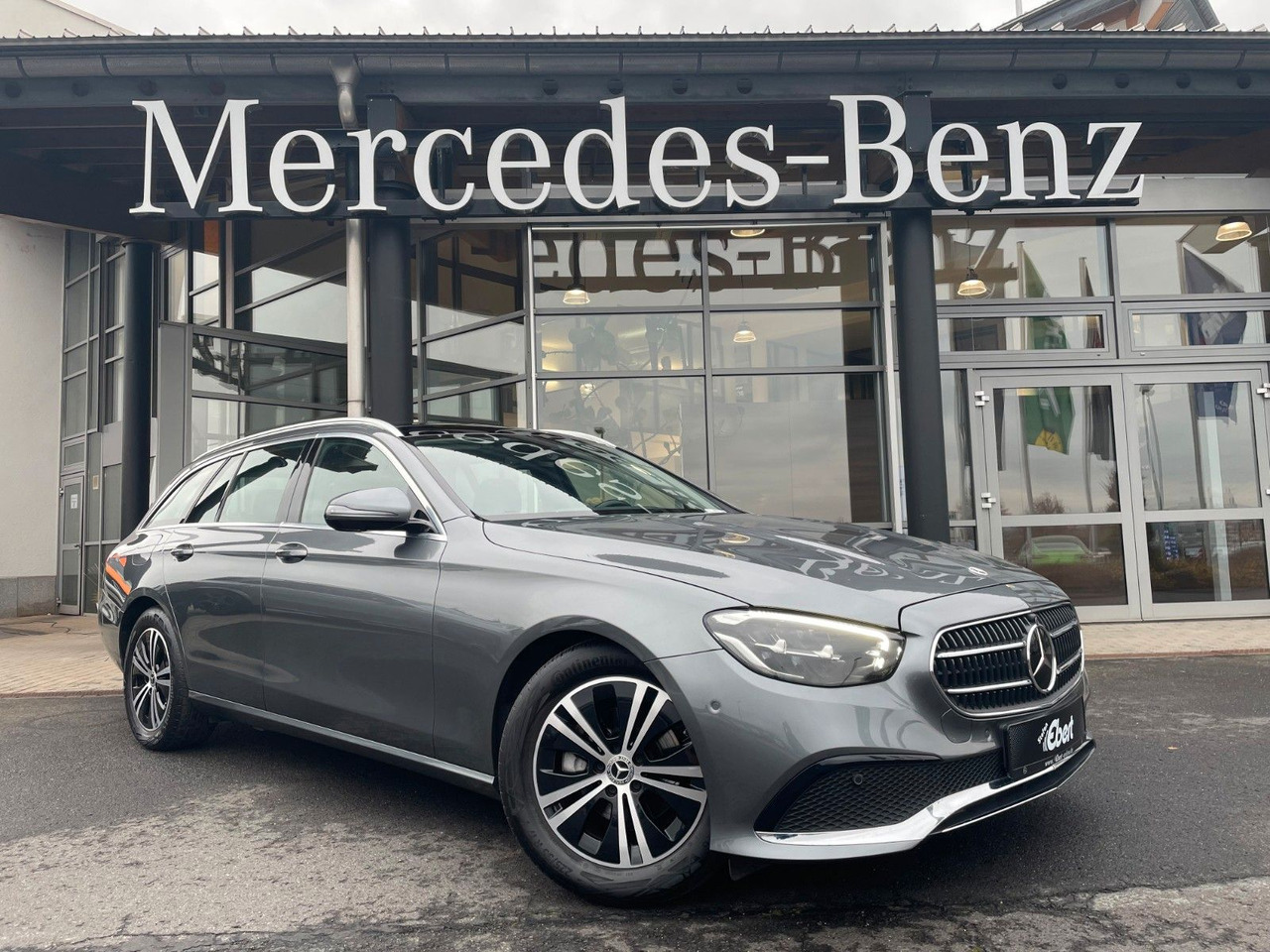 Mercedes-Benz E 220 d T Pano+Ambiente+Distr+360°+Comand+DAB - Kombi: das Bild 1 Mercedes-Benz E 220 d T Pano+Ambiente+Distr+360°+Comand+DAB - Kombi: das Bild 1