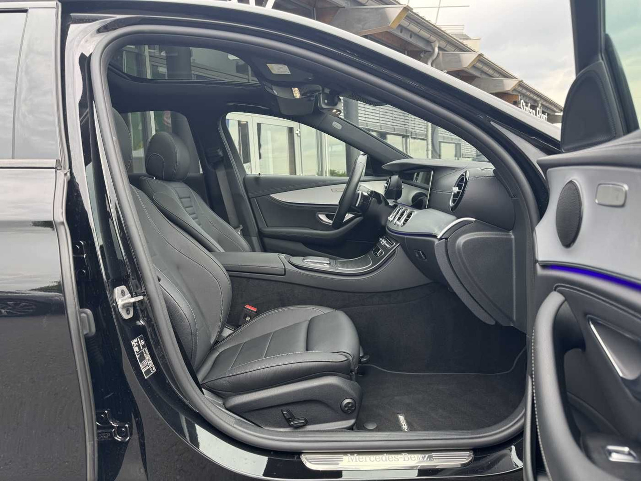 Mercedes-Benz E 220d AMG+Pano+Distr+Multibeam+RFK+Night - Limousine: das Bild 5 Mercedes-Benz E 220d AMG+Pano+Distr+Multibeam+RFK+Night - Limousine: das Bild 5