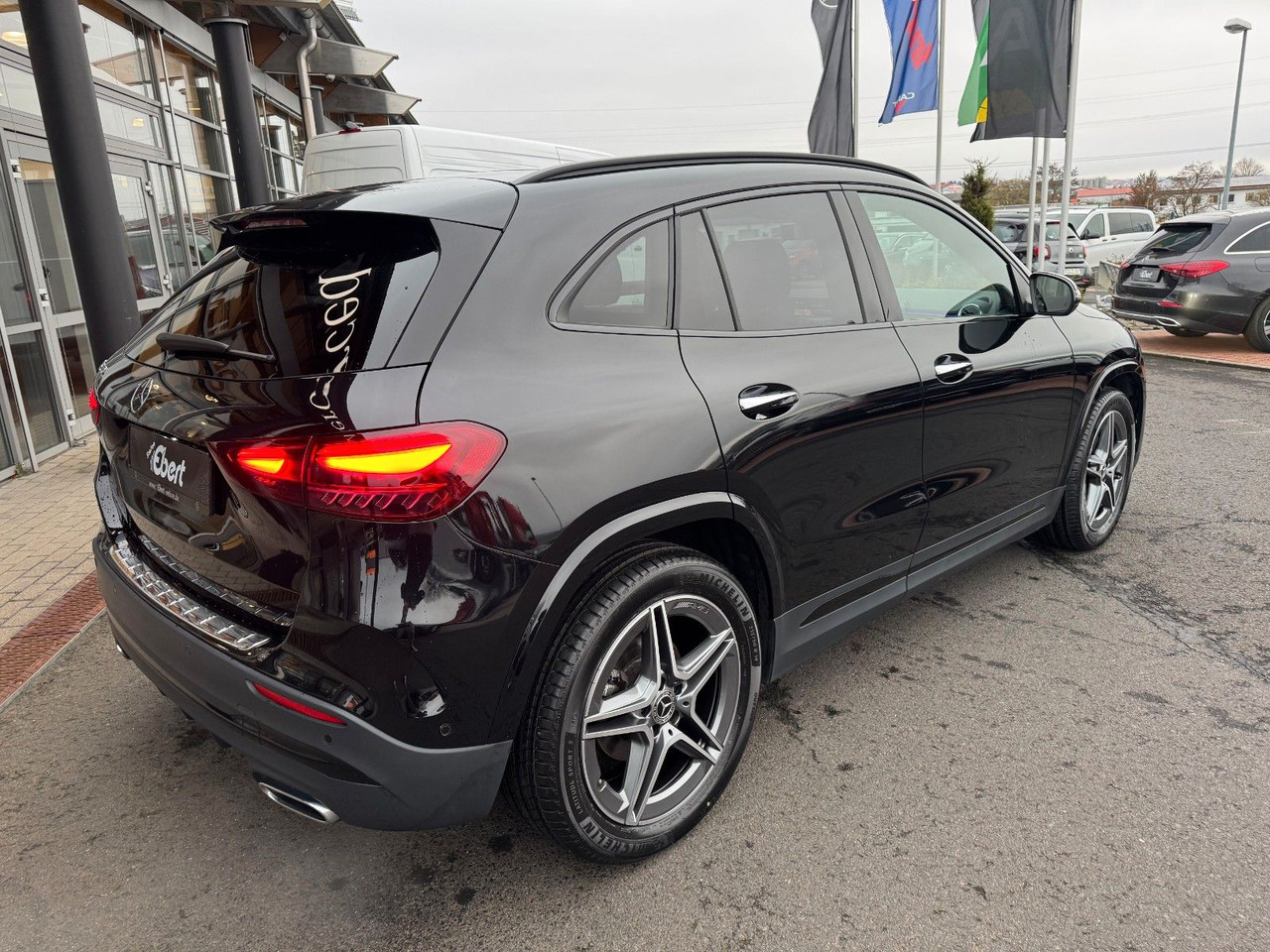 Mercedes-Benz GLA 200 AMG+Pano+Distr+Ambiente+Multibeam+ - SUV/ Geländewagen: das Bild 4 Mercedes-Benz GLA 200 AMG+Pano+Distr+Ambiente+Multibeam+ - SUV/ Geländewagen: das Bild 4