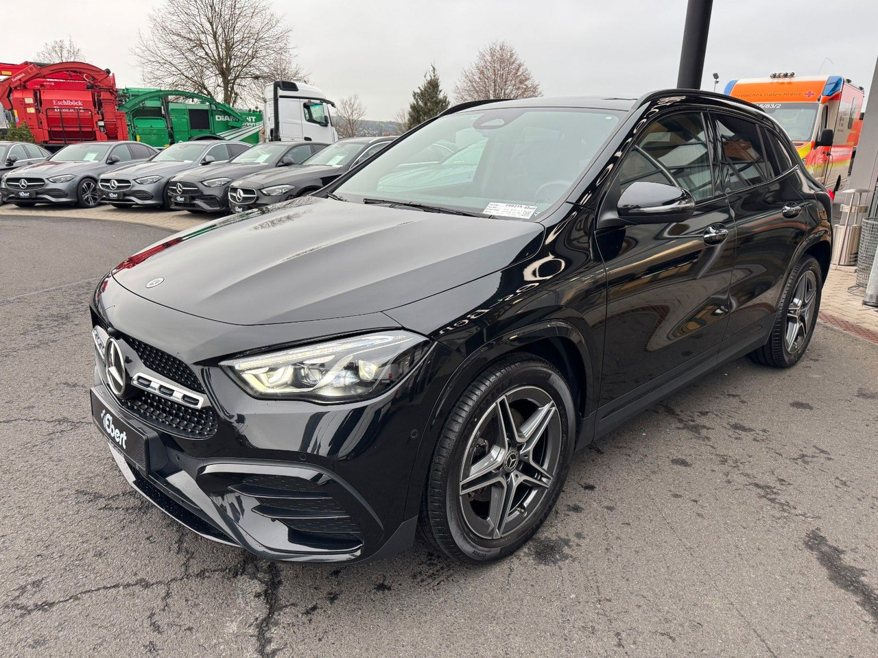 Mercedes-Benz GLA 200 AMG+Pano+Distr+Ambiente+Multibeam+ - SUV/ Geländewagen: das Bild 2 Mercedes-Benz GLA 200 AMG+Pano+Distr+Ambiente+Multibeam+ - SUV/ Geländewagen: das Bild 2