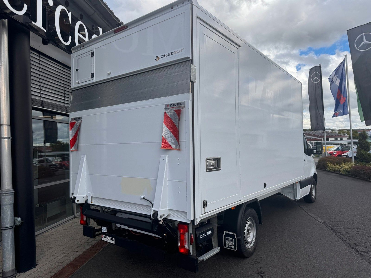 Mercedes-Benz Sprinter 317 CDI 4325 Koffer LBW Klima Kamera - Koffer Transporter: das Bild 4 Mercedes-Benz Sprinter 317 CDI 4325 Koffer LBW Klima Kamera - Koffer Transporter: das Bild 4