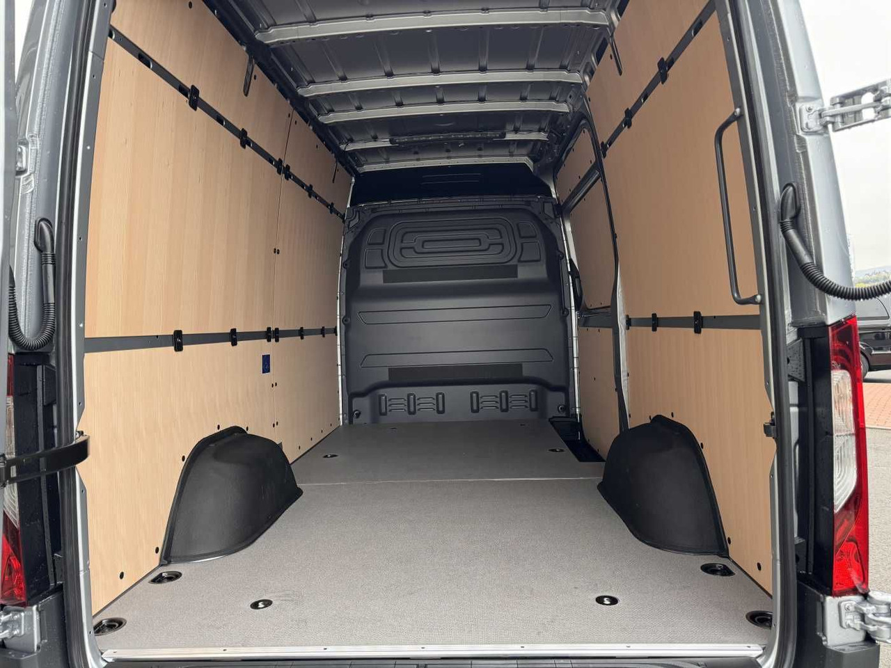Kastenwagen Mercedes-Benz Sprinter 319 CDI 4x4 3665 Klima Standheiz AHK: das Bild 6