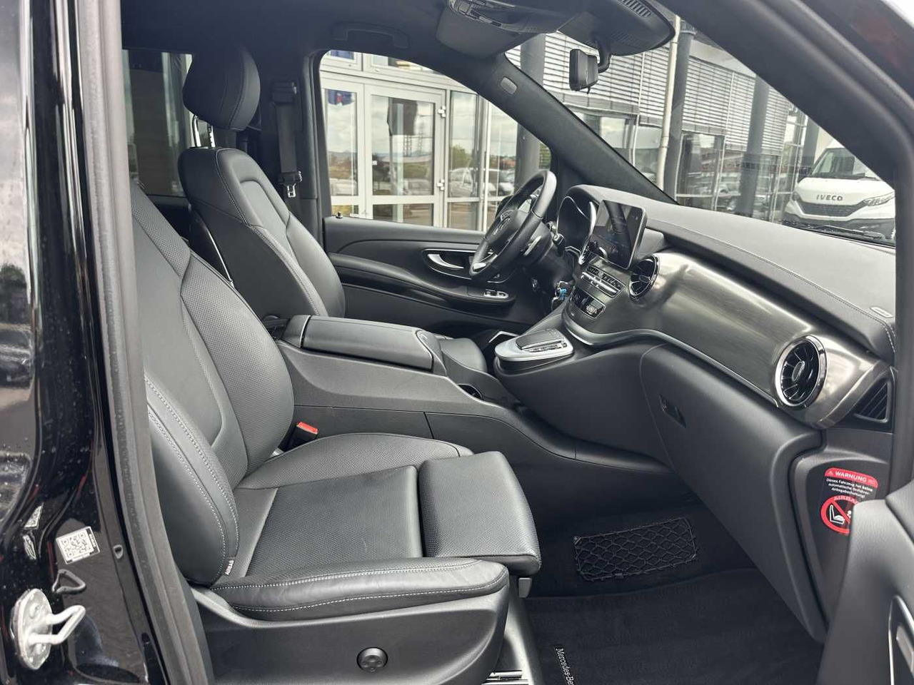 Kombi Mercedes-Benz V 300 d 4MATIC EXCLUSIVE AMG Panorama DISTRONIC: das Bild 9