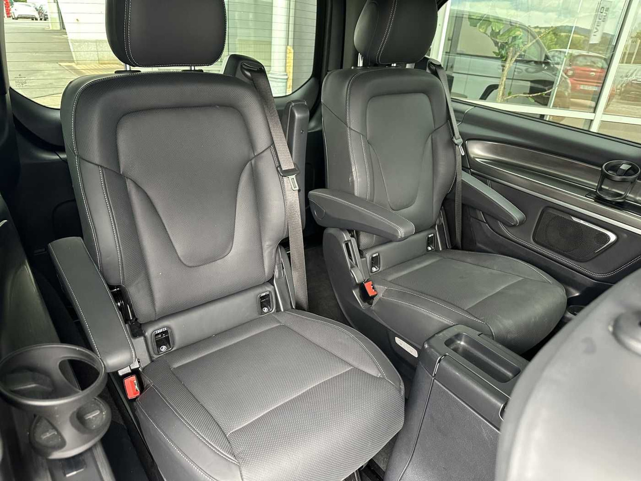 Kombi Mercedes-Benz V 300 d 4MATIC EXCLUSIVE AMG Panorama DISTRONIC: das Bild 7