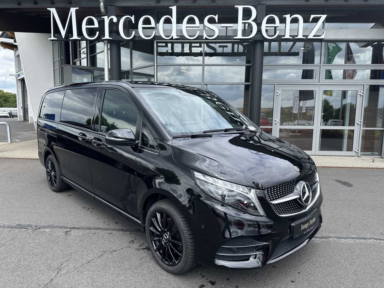 Mercedes-Benz V 300 d 4MATIC EXCLUSIVE AMG Panorama DISTRONIC - PKW: das Bild 1 Mercedes-Benz V 300 d 4MATIC EXCLUSIVE AMG Panorama DISTRONIC - PKW: das Bild 1