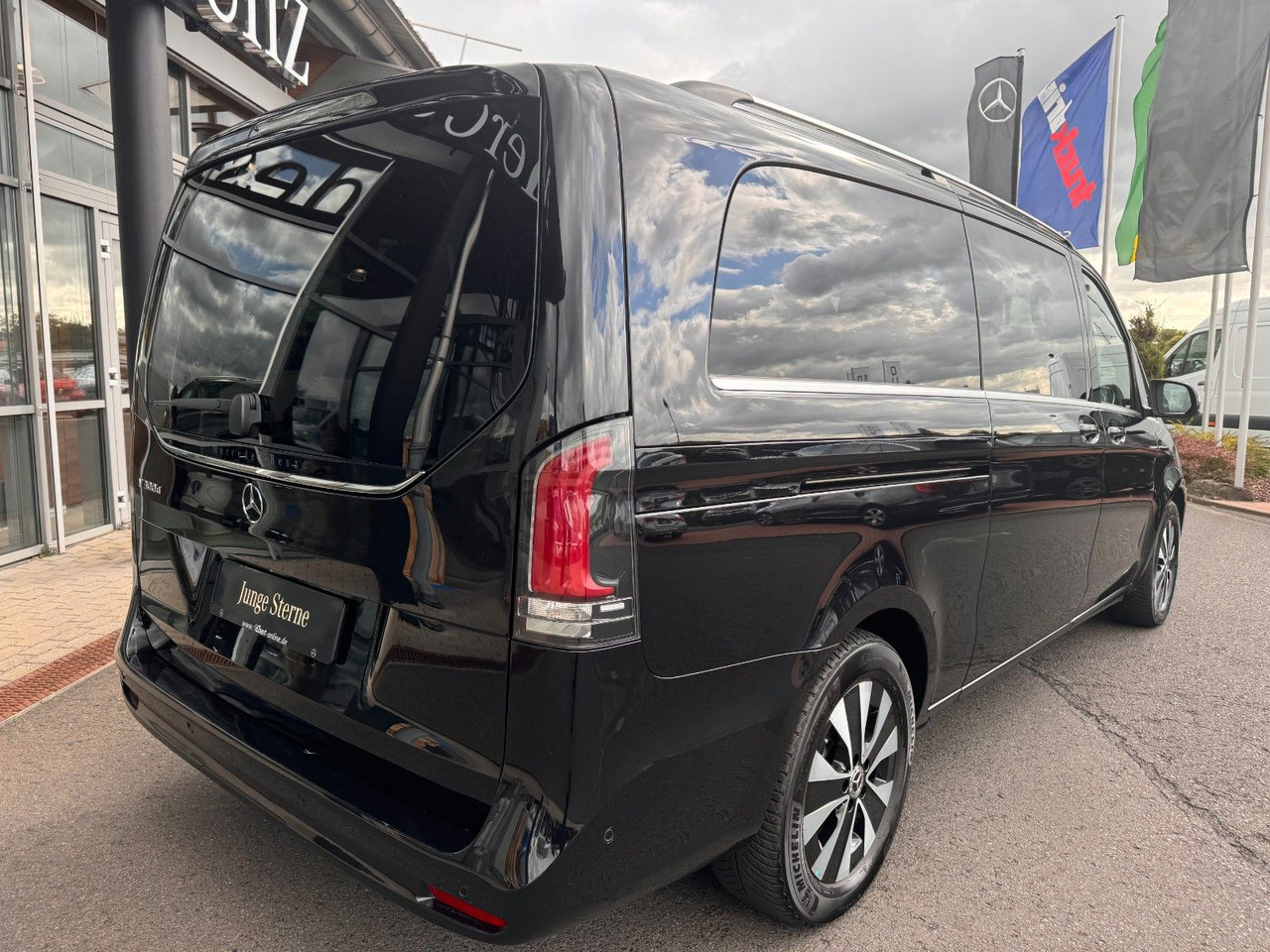 Mercedes-Benz V 300 d AVANTGARDE Extralang 360Kamera Standheiz - Kombi: das Bild 4 Mercedes-Benz V 300 d AVANTGARDE Extralang 360Kamera Standheiz - Kombi: das Bild 4