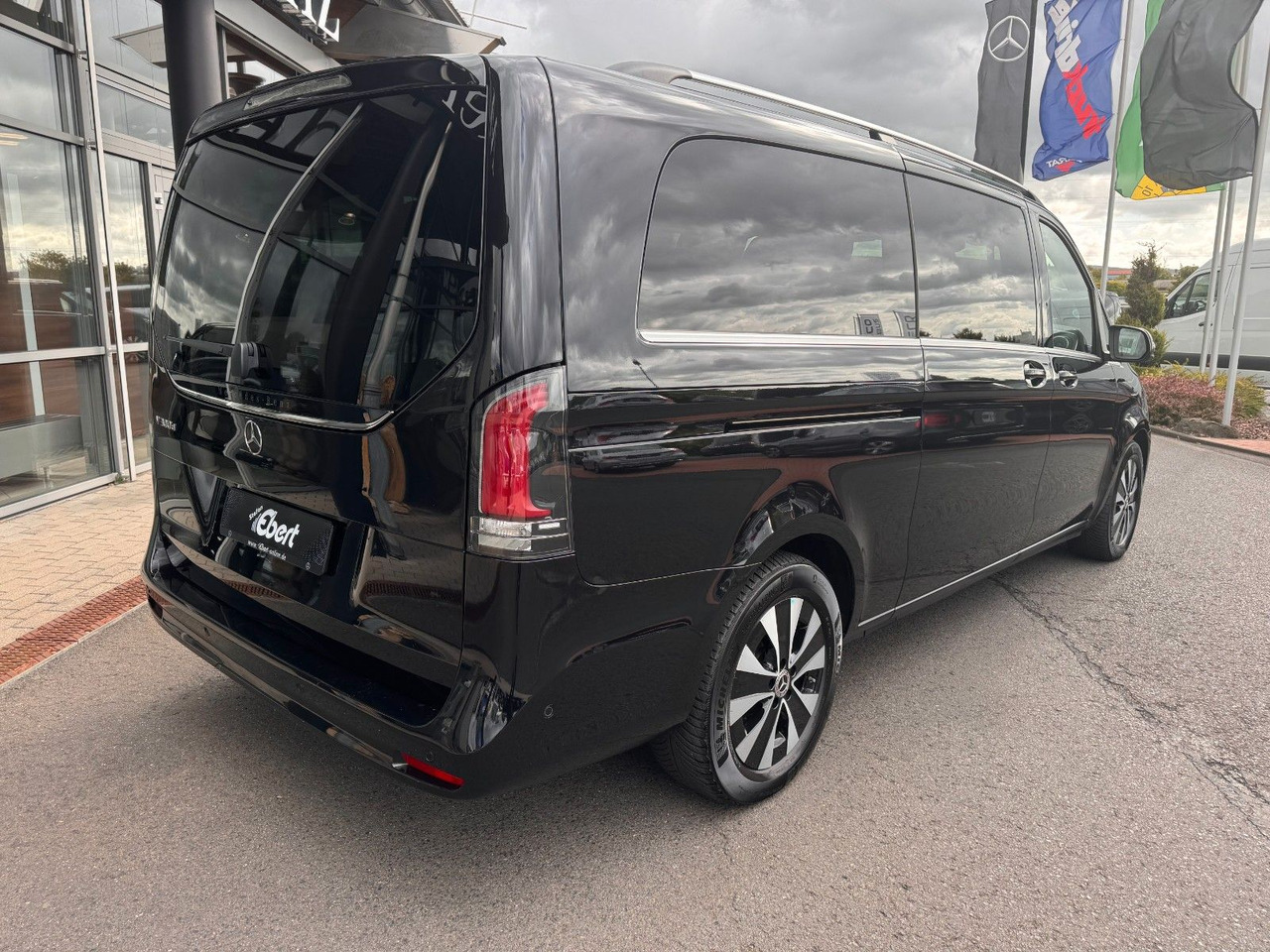 Mercedes-Benz V 300 d AVANTGARDE Extralang 360Kamera Standheiz - Kombi: das Bild 4 Mercedes-Benz V 300 d AVANTGARDE Extralang 360Kamera Standheiz - Kombi: das Bild 4