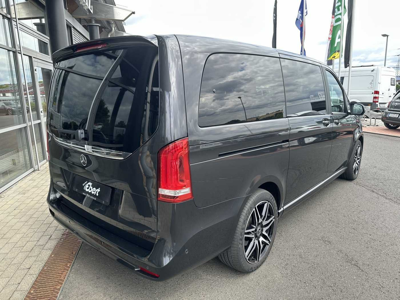Mercedes-Benz V 300 d EDITION AMG AHK Tisch Leder ILS 7Sitze - PKW: das Bild 4 Mercedes-Benz V 300 d EDITION AMG AHK Tisch Leder ILS 7Sitze - PKW: das Bild 4