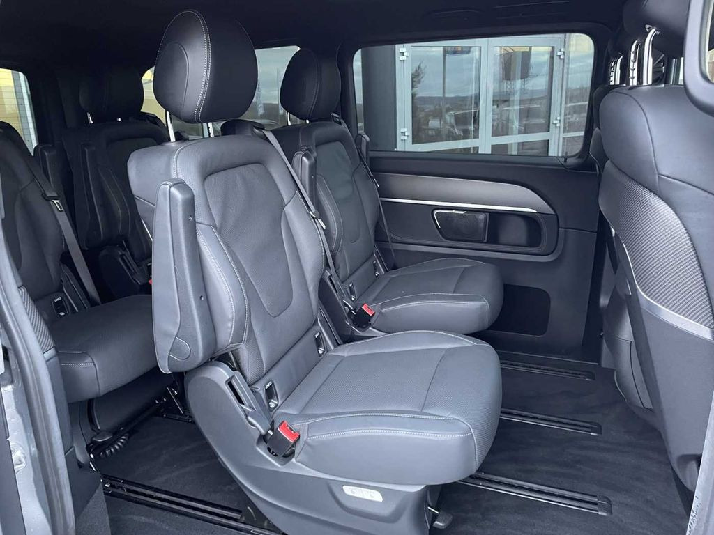 Kleinbus, Personentransporter Mercedes-Benz V 300 d EXCLUSIVE ED AMG Panorama AHK2,5 DISTRON: das Bild 7