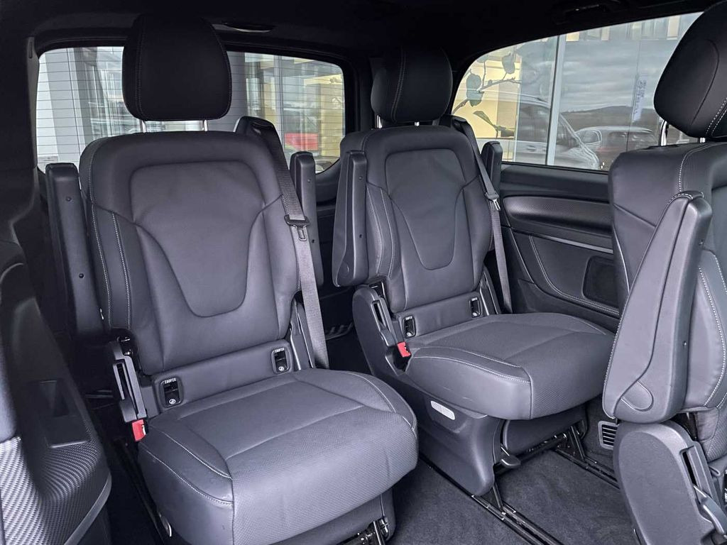 Kleinbus, Personentransporter Mercedes-Benz V 300 d EXCLUSIVE ED AMG Panorama AHK2,5 DISTRON: das Bild 8