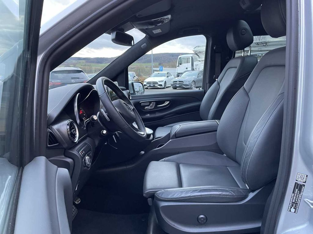 Kleinbus, Personentransporter Mercedes-Benz V 300 d EXCLUSIVE ED AMG Panorama AHK2,5 DISTRON: das Bild 12