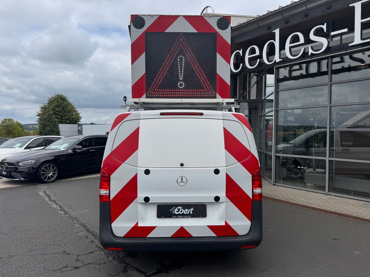 Mercedes-Benz Vito 111 CDI Tourer Begleitfahrzeug BF3+ / WVZ - Personentransporter: das Bild 2 Mercedes-Benz Vito 111 CDI Tourer Begleitfahrzeug BF3+ / WVZ - Personentransporter: das Bild 2