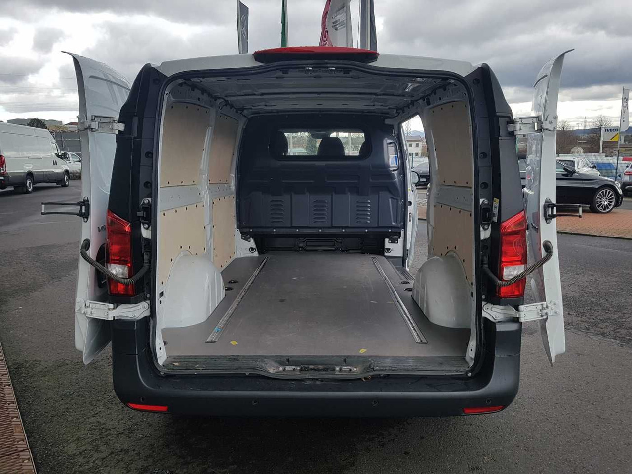Mercedes-Benz Vito 116 CDI Extralang 9G Klima Kamera Audio40 - Kleintransporter: das Bild 5 Mercedes-Benz Vito 116 CDI Extralang 9G Klima Kamera Audio40 - Kleintransporter: das Bild 5