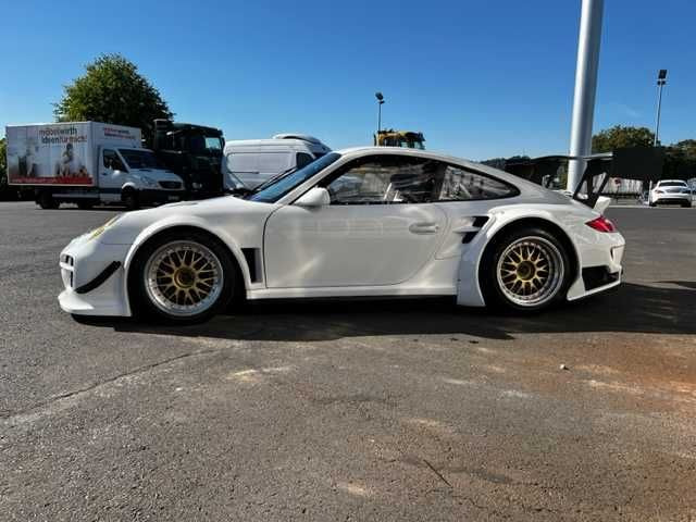 Porsche 997 GT2 RSR Rennwagen - PKW: das Bild 5 Porsche 997 GT2 RSR Rennwagen - PKW: das Bild 5