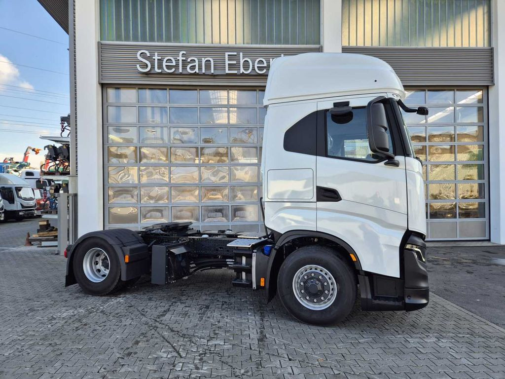 Iveco AS440X49T/P ON 4x4 HI-TRACTION Intarder 2x Bett - Sattelzugmaschine: das Bild 4 Iveco AS440X49T/P ON 4x4 HI-TRACTION Intarder 2x Bett - Sattelzugmaschine: das Bild 4