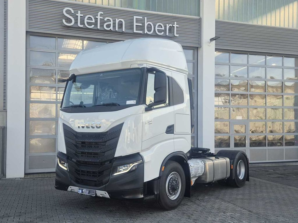 Iveco AS440X49T/P ON 4x4 HI-TRACTION Intarder 2x Bett - Sattelzugmaschine: das Bild 2 Iveco AS440X49T/P ON 4x4 HI-TRACTION Intarder 2x Bett - Sattelzugmaschine: das Bild 2