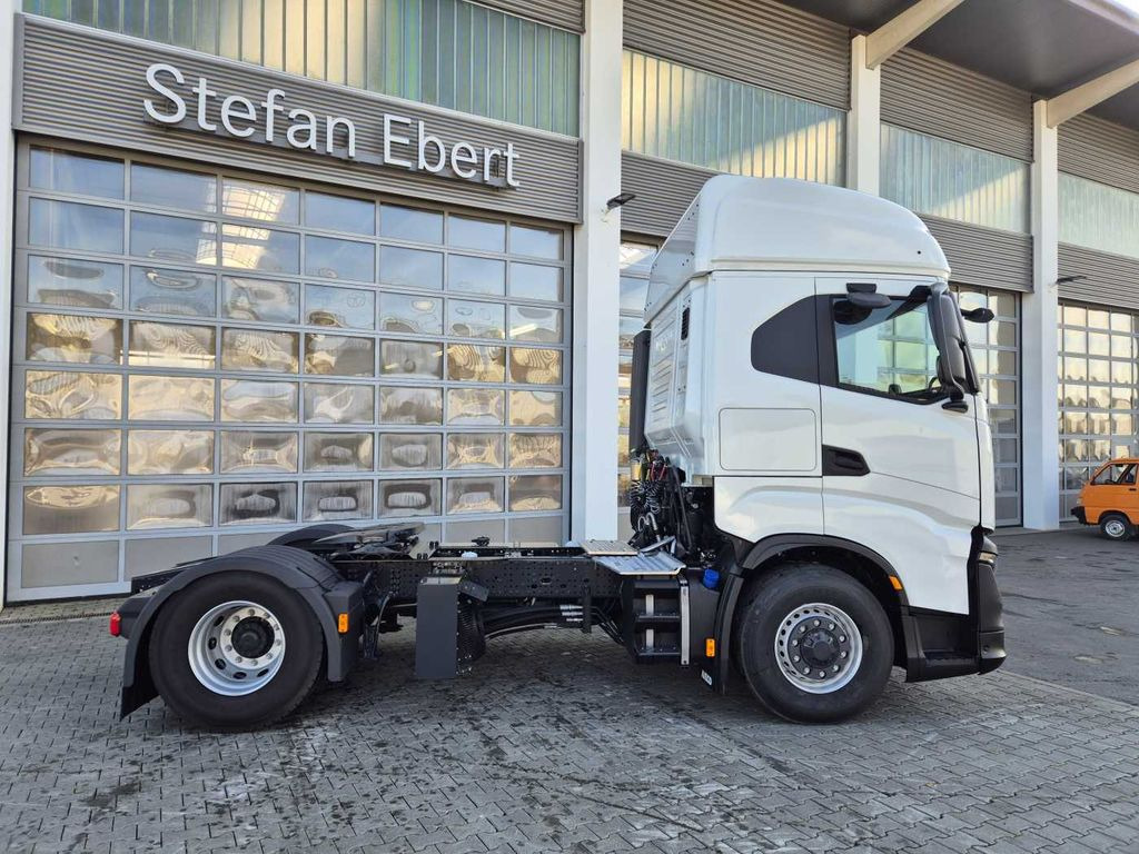 Iveco AS440X49T/P ON 4x4 HI-TRACTION Intarder 2x Bett - Sattelzugmaschine: das Bild 5 Iveco AS440X49T/P ON 4x4 HI-TRACTION Intarder 2x Bett - Sattelzugmaschine: das Bild 5